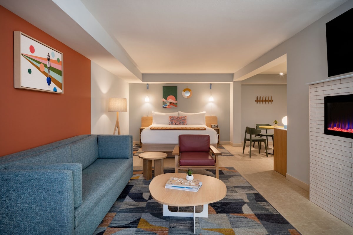 Presidential Suite, 1 King Bed, Non Smoking, Fireplace | 1 bedroom, premium bedding, memory-foam beds, desk