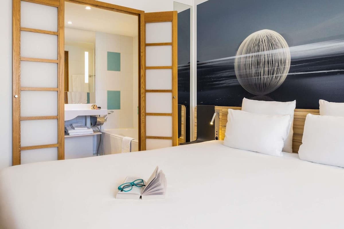 Superior Room, 1 Double Bed | Minibar, in-room safe, blackout drapes, soundproofing