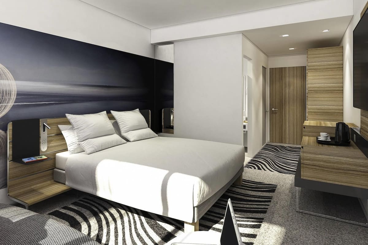 Executive Room, 1 Double Bed | Minibar, in-room safe, blackout drapes, soundproofing