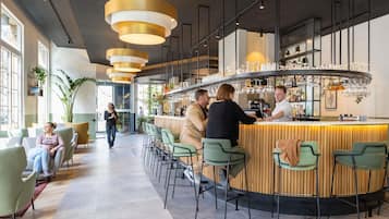 Breakfast, lunch, dinner served; al fresco dining