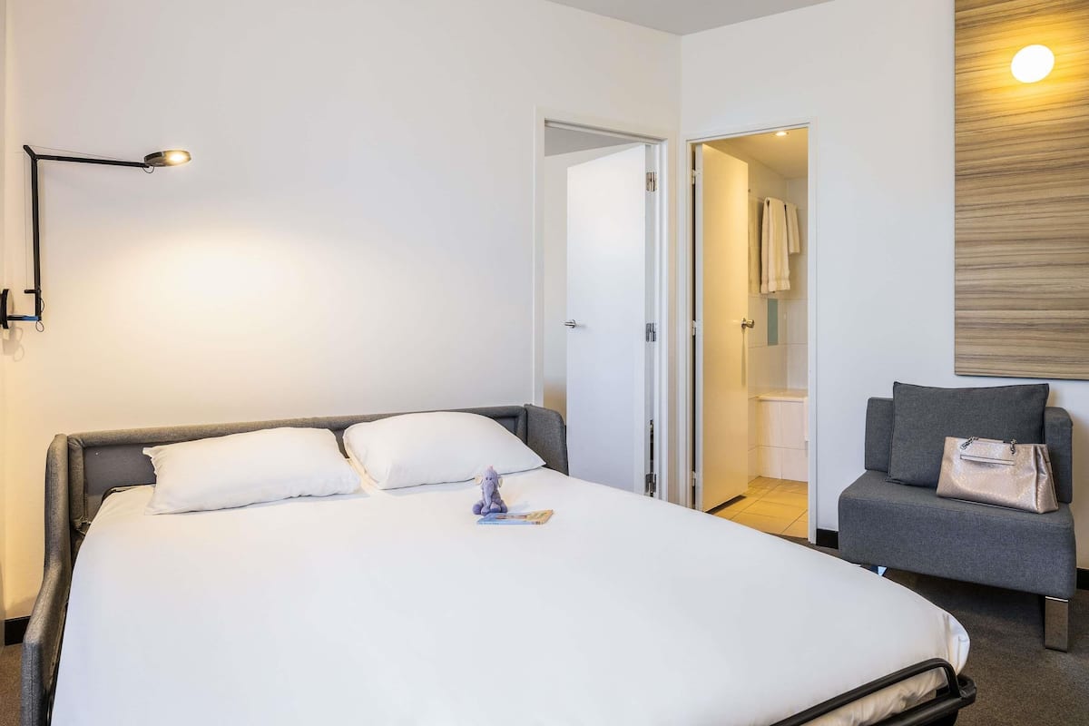In-room safe, blackout curtains, soundproofing, iron/ironing board
