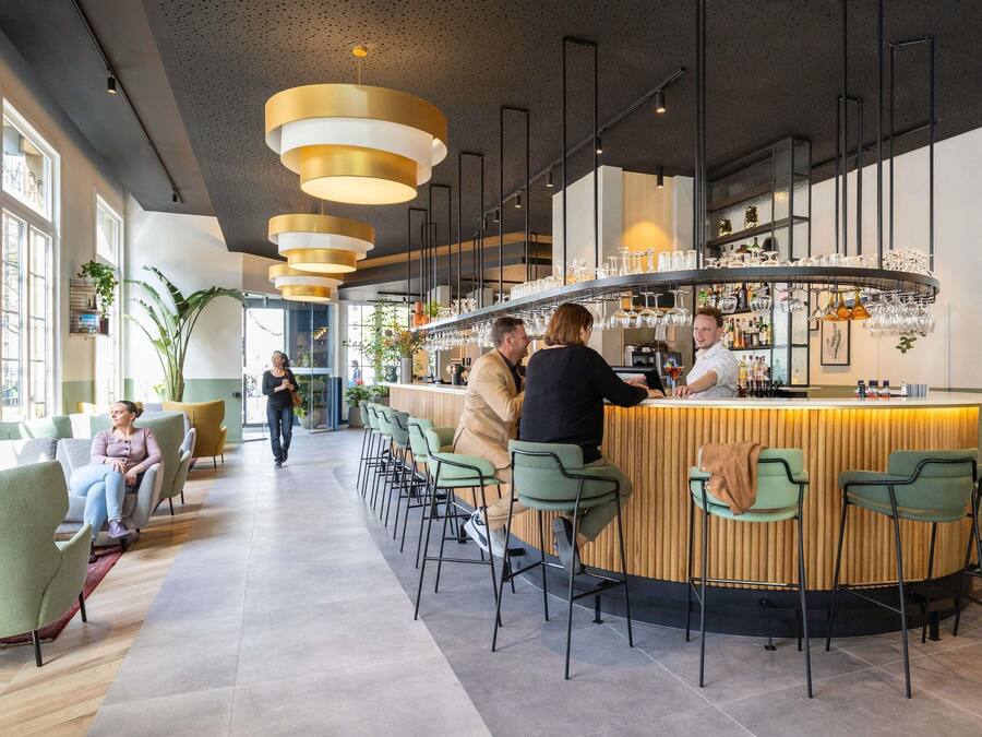 Breakfast, lunch, dinner served; alfresco dining