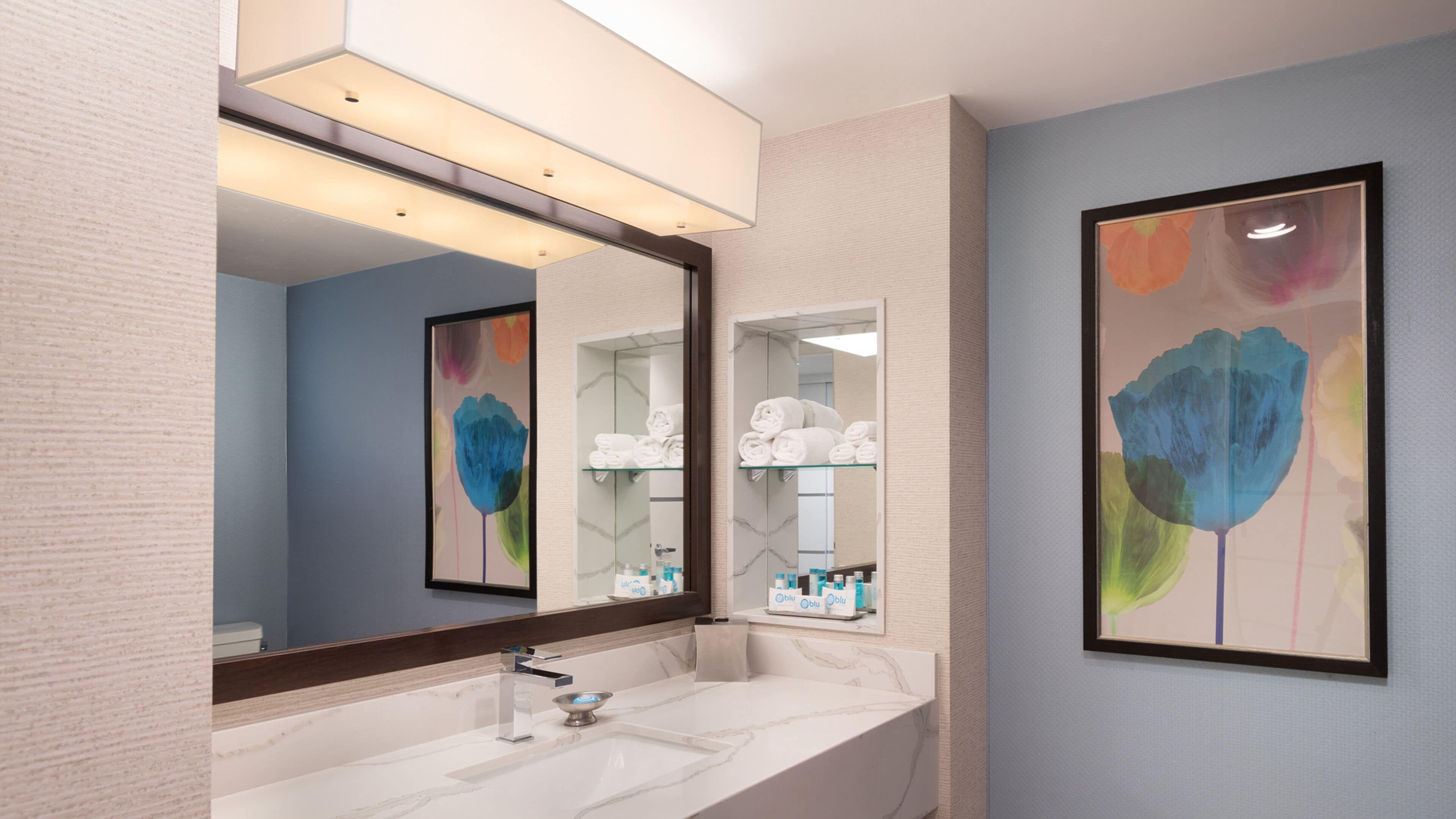 Sierra King Room with Pool View | Bathroom | Shower, rainfall showerhead, eco-friendly toiletries, hair dryer