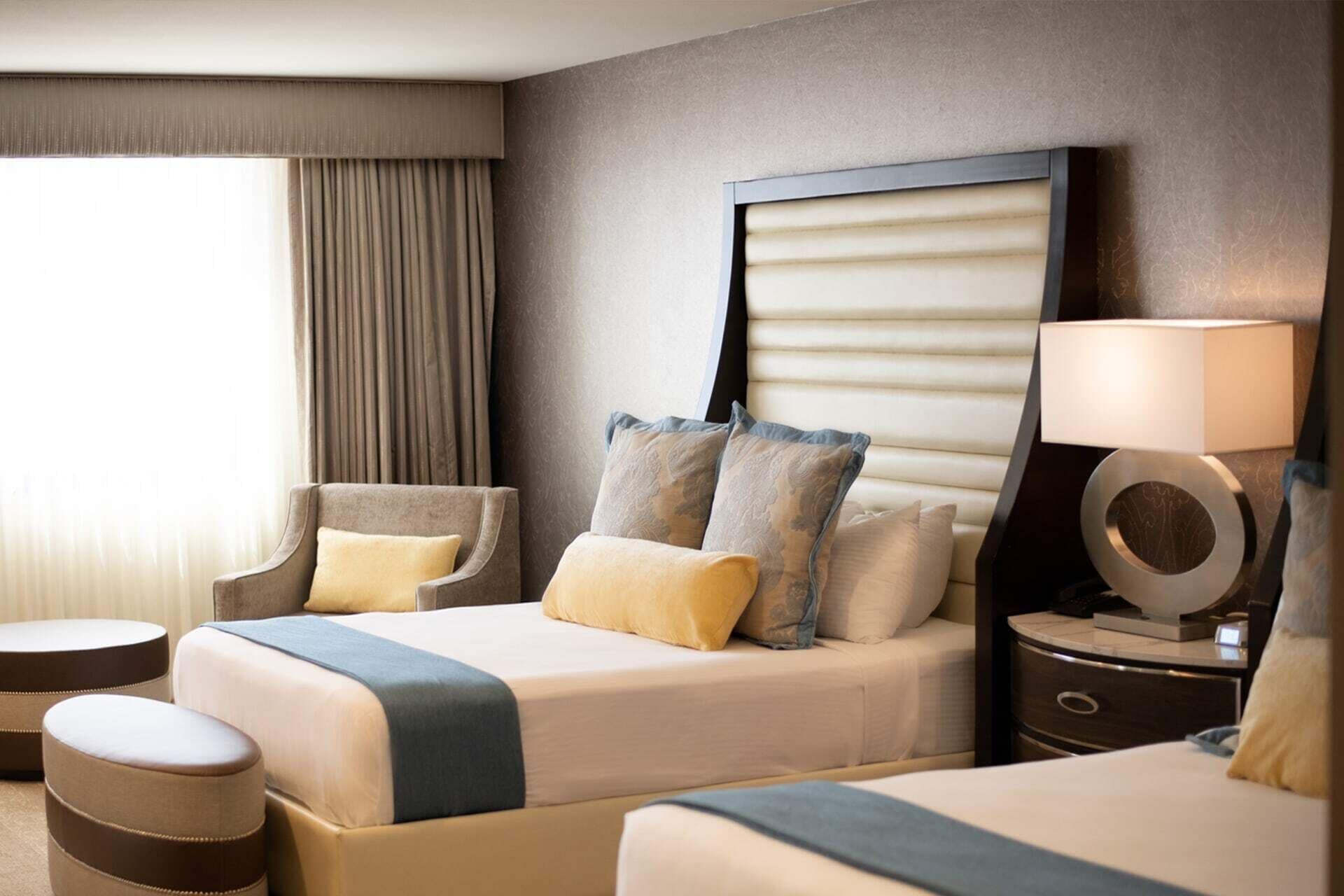 Sierra Tower Deluxe Queen | Ropa de cama de alta calidad y camas con pillow-top 