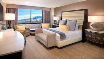 Sengetøy av topp kvalitet, senger med overmadrass og safe på rommet