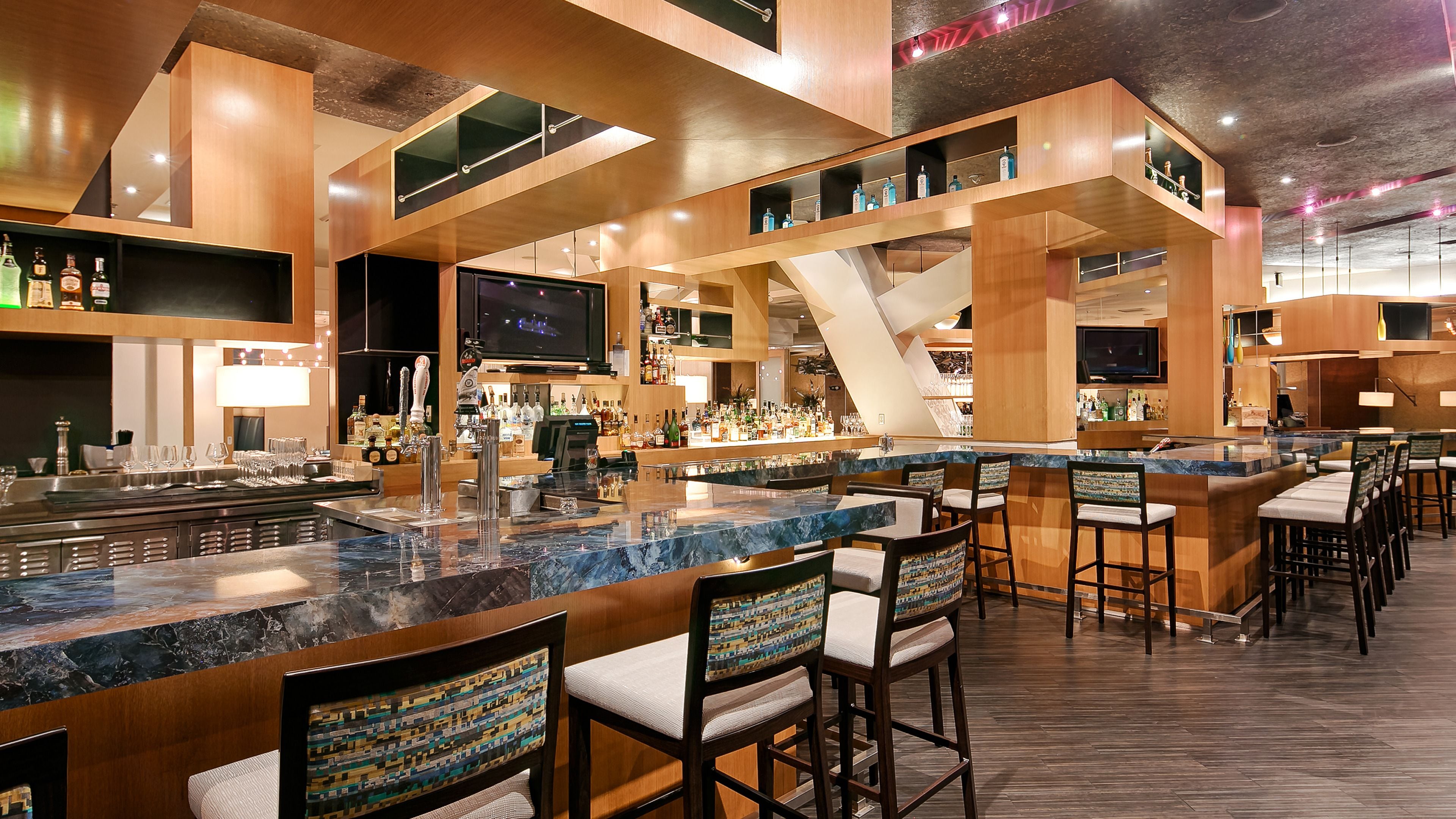 3 bars/lounges, poolside bar