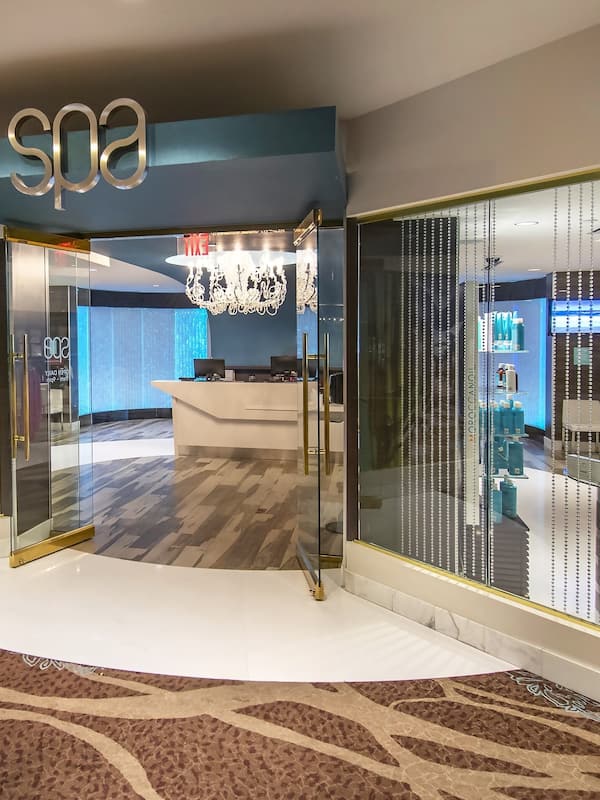 Couples treatment rooms, sauna, hot tub, steam room, body treatments