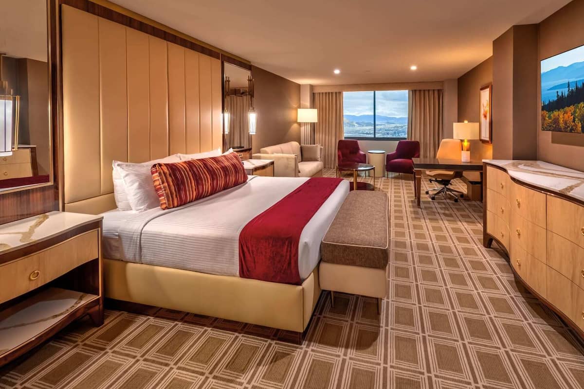 1 bedroom, premium bedding, pillowtop beds, in-room safe