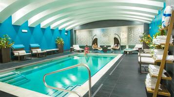 Salas de tratamiento para parejas, sauna y tina de hidromasaje