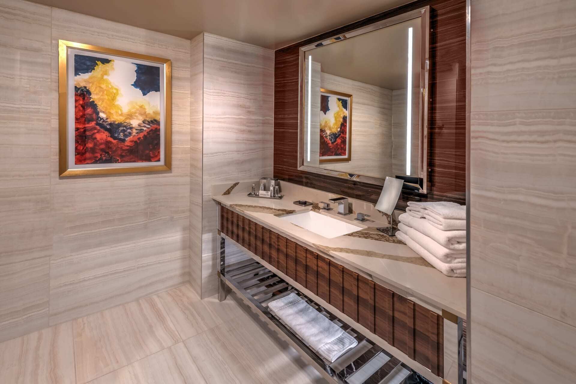 Vista Tower Deluxe King | Salle de bain | Douche, douche cascade, articles de toilette écologiques