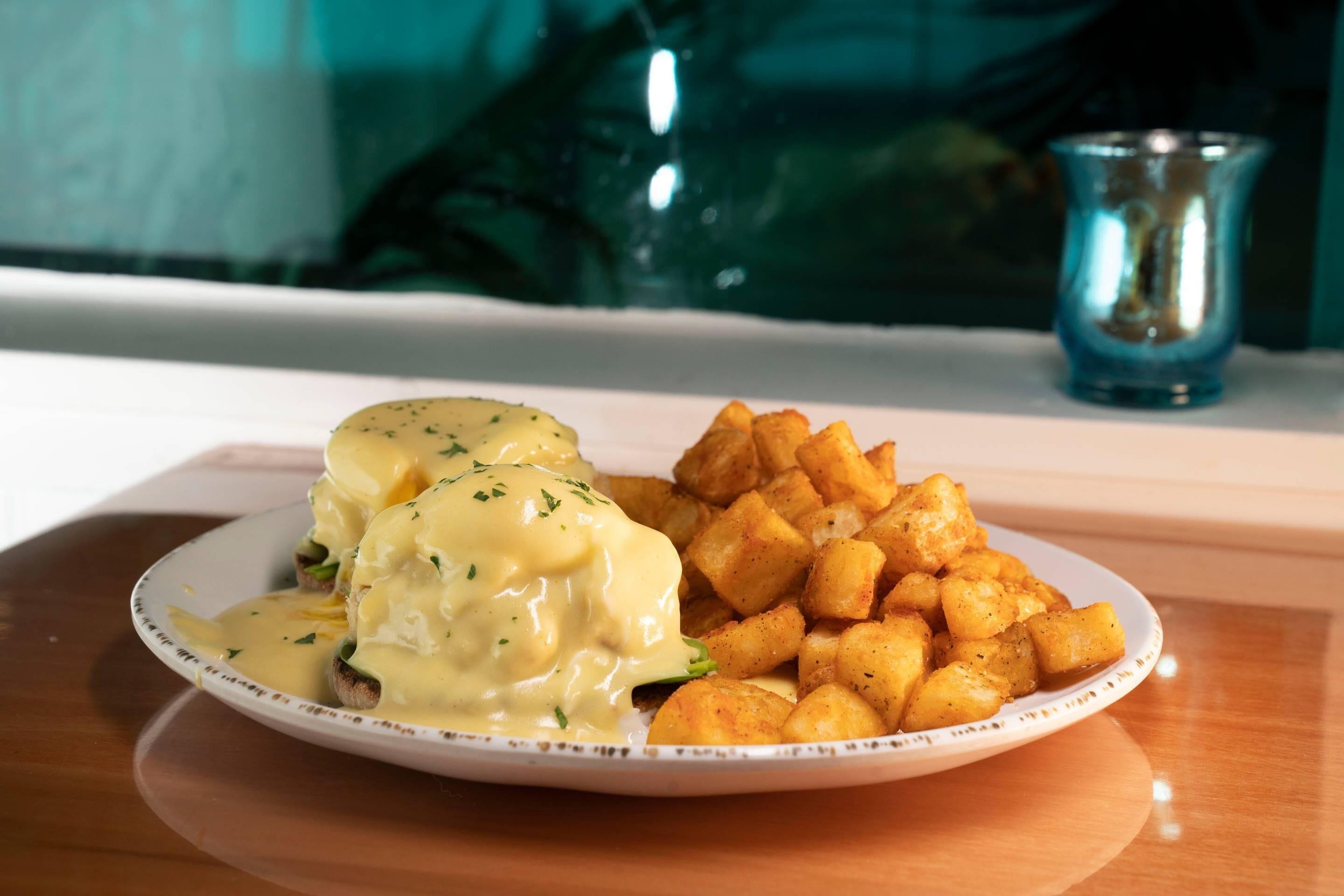 2 restaurantes; se sirve desayuno, almuerzo, cena y brunch