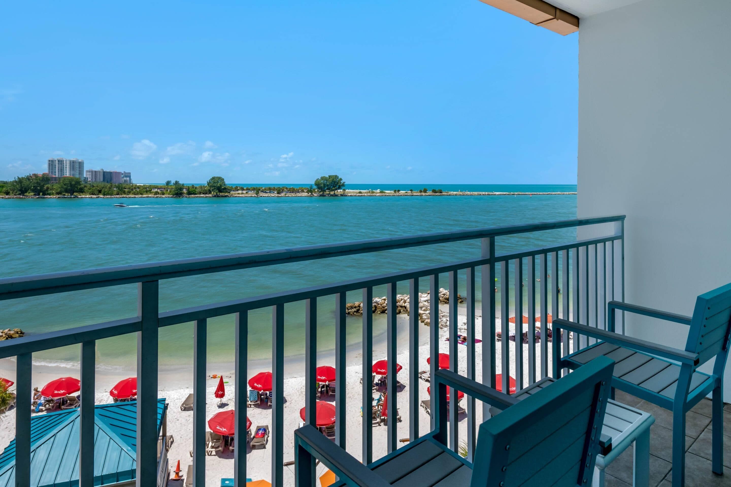 책상, 암막 커튼, 다리미/다리미판, 무료 유아용 침대