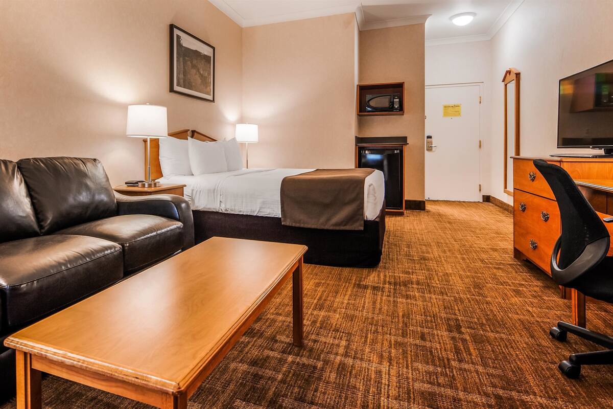 Business Room, 1 Katil Ratu (Queen), Non Smoking, Refrigerator & Microwave | Peralatan tempat tidur premium, gebar bulu kapas, tilam berlapik 