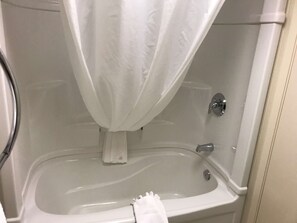 Standard Room, 2 Queen Beds, Non Smoking, Refrigerator | Bathroom | Combined shower/tub, deep soaking tub, free toiletries, hair dryer - Best Western Thunder Bay Crossroads (Thunder Bay)