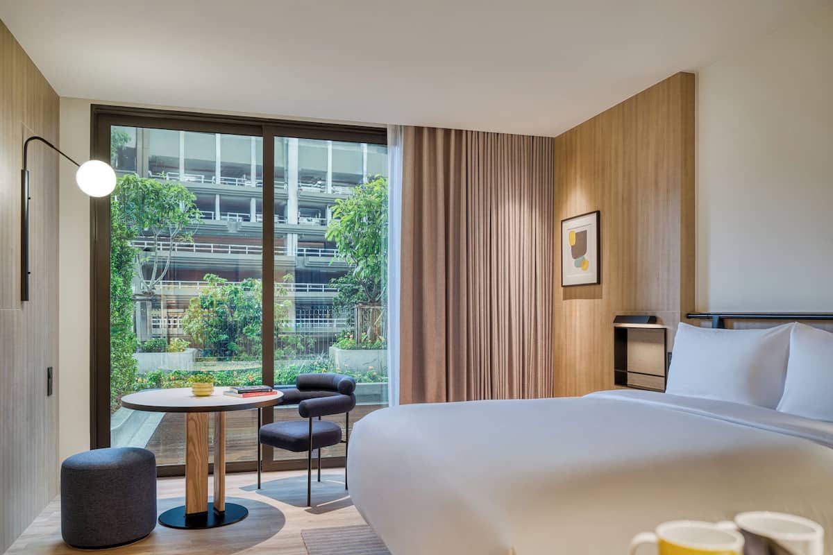 Deluxe Room, 1 King Bed, Balcony, Courtyard View