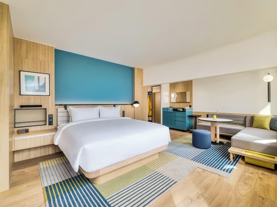 Habitación Grand, 1 cama de matrimonio grande | Minibar, caja fuerte, escritorio y cortinas opacas