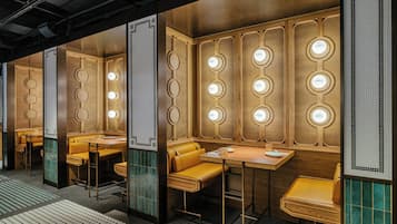 2 restaurants; lunch, dinner, and brunch served