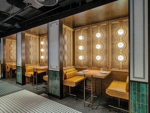 2 restaurants; lunch, dinner and brunch served  - voco Bangkok Surawong by IHG (Bangkok)