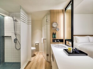 Free toiletries, hair dryer, bathrobes, slippers - voco Bangkok Surawong by IHG (Bangkok)