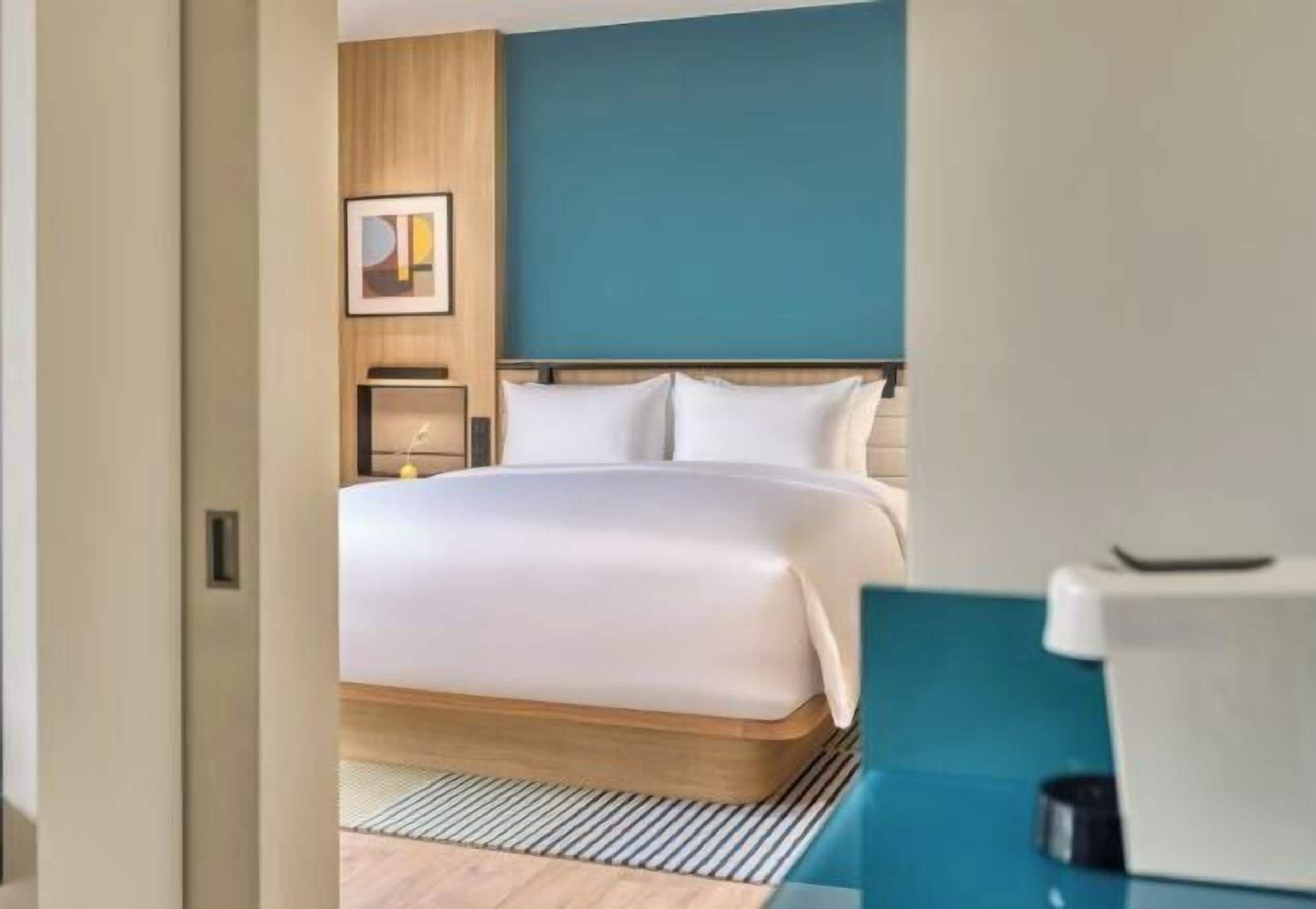 미니바, 객실 내 금고, 책상, 암막 커튼