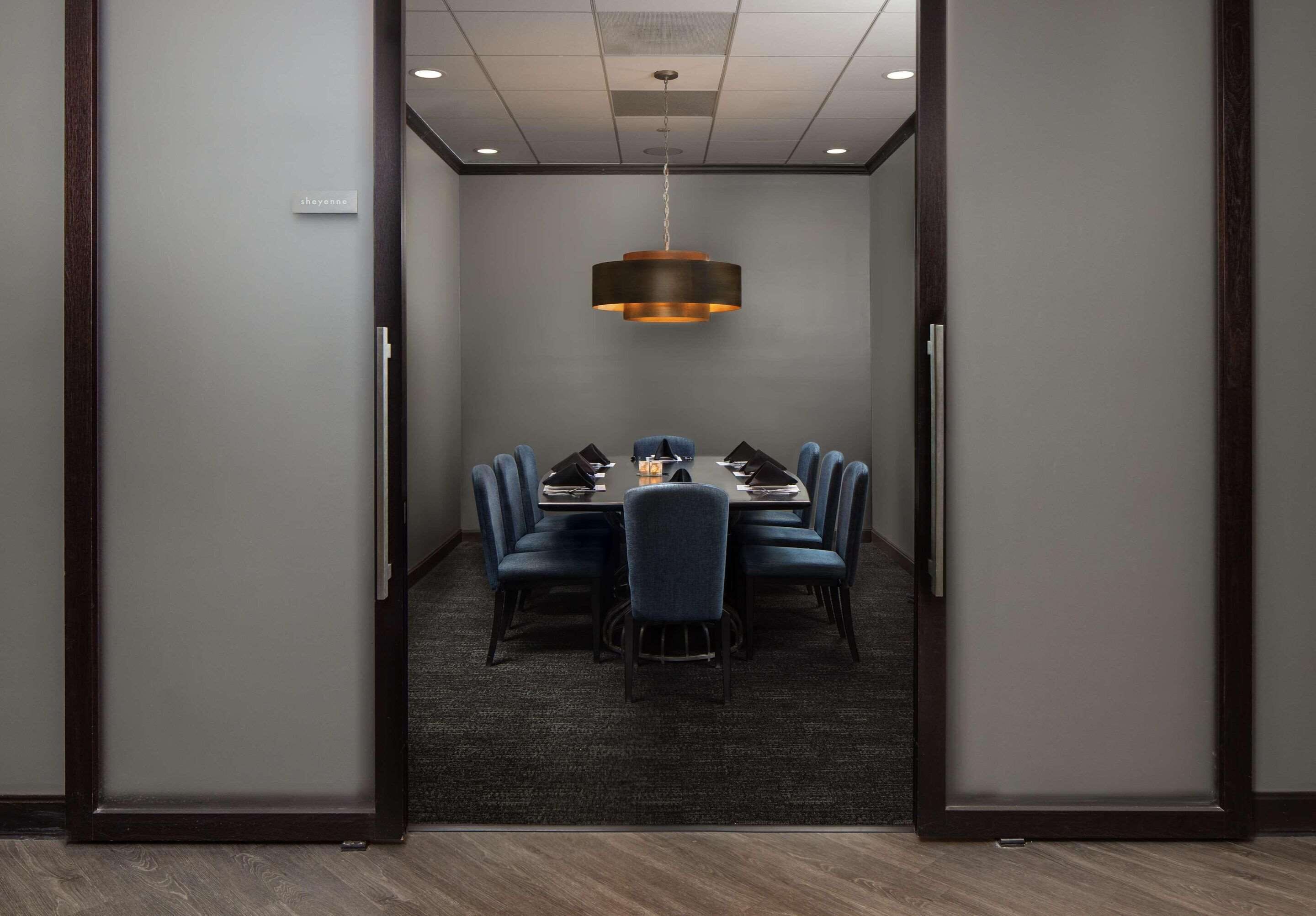 breakfast, lunch, dinner served; american cuisine