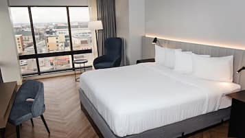 Room, 1 King Bed, Non Smoking | Premium bedding, in-room safe, desk, laptop workspace