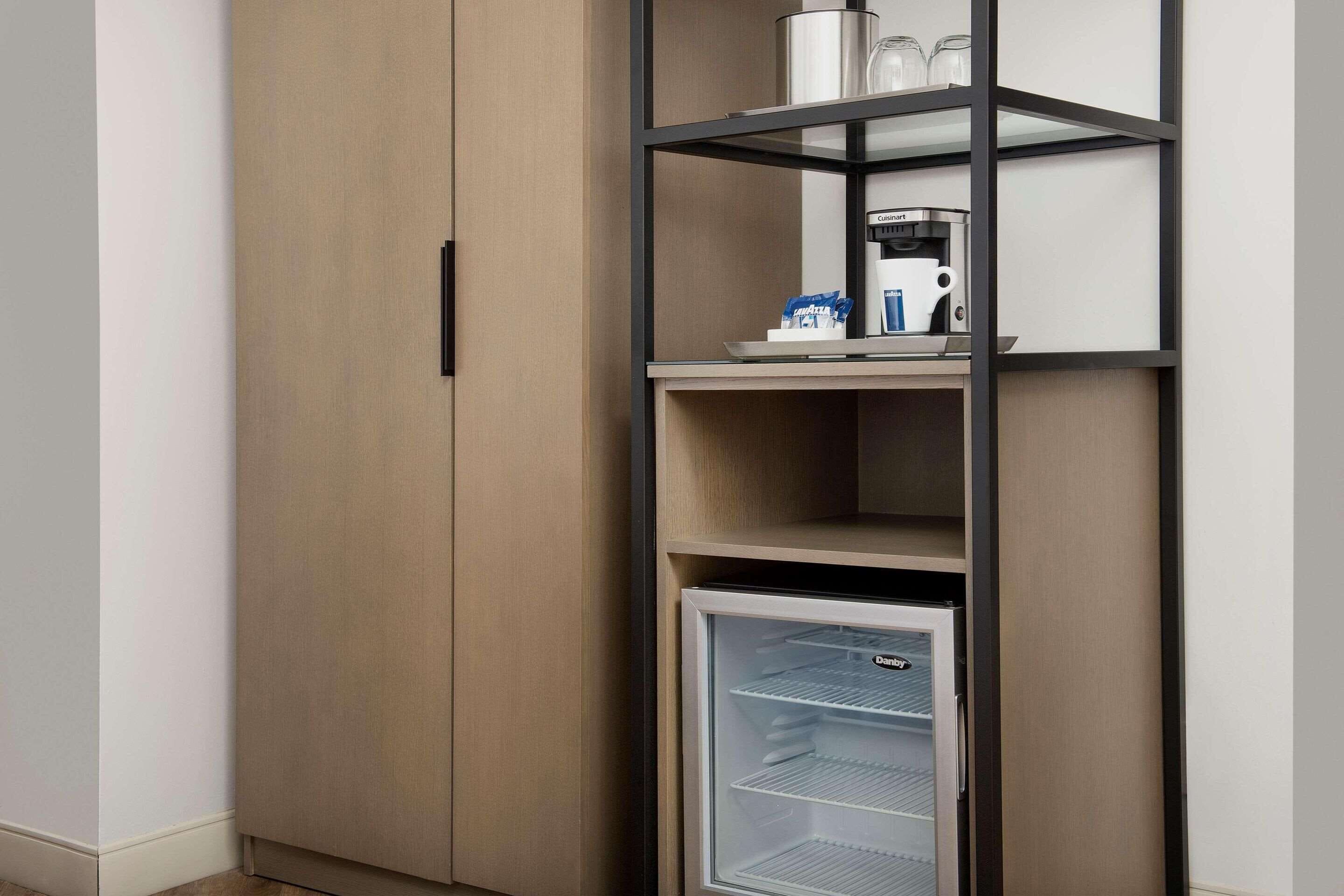 premium bedding, in-room safe, desk, laptop workspace