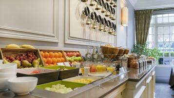 Daily buffet breakfast (GBP 20.00 per person)