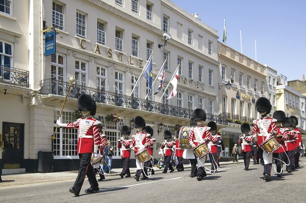 Exterior - Castle Hotel Windsor (Windsor)