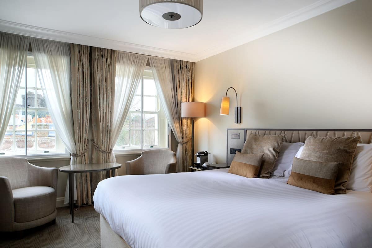 Deluxe Double Room, 1 King Bed, Ensuite, City View | In-room safe, blackout curtains, iron/ironing board, free WiFi