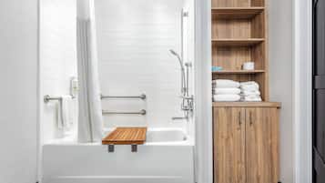 Room, 1 King Bed, Accessible, Non Smoking (Mobility/Hearing) | Bathroom