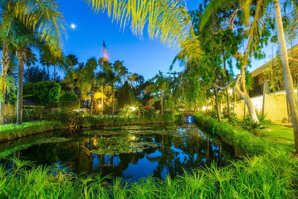 Exterior - Ramada by Wyndham Santa Barbara (Santa Barbara)