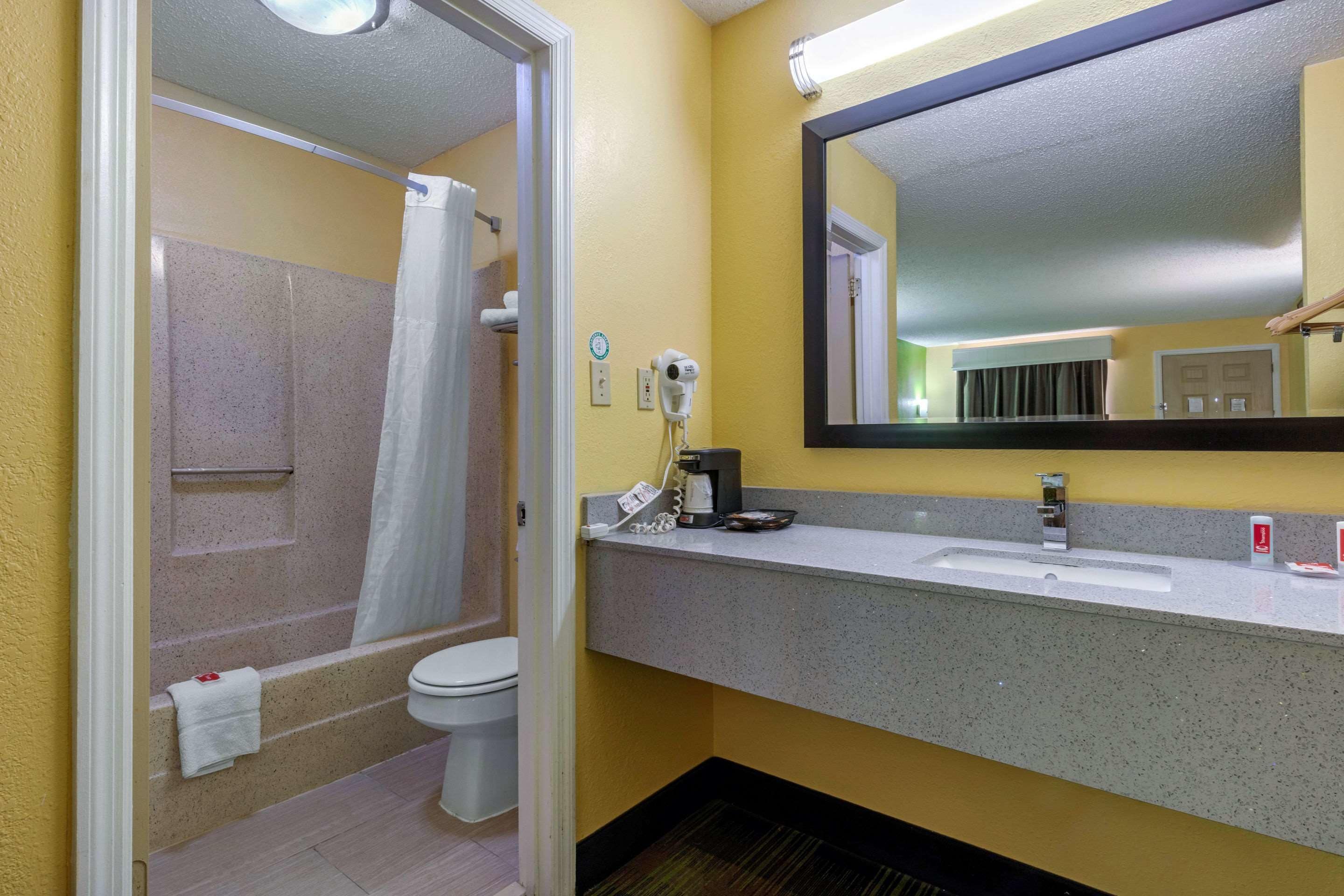 Photo - Econo Lodge Nashville near Percy Priest Lake