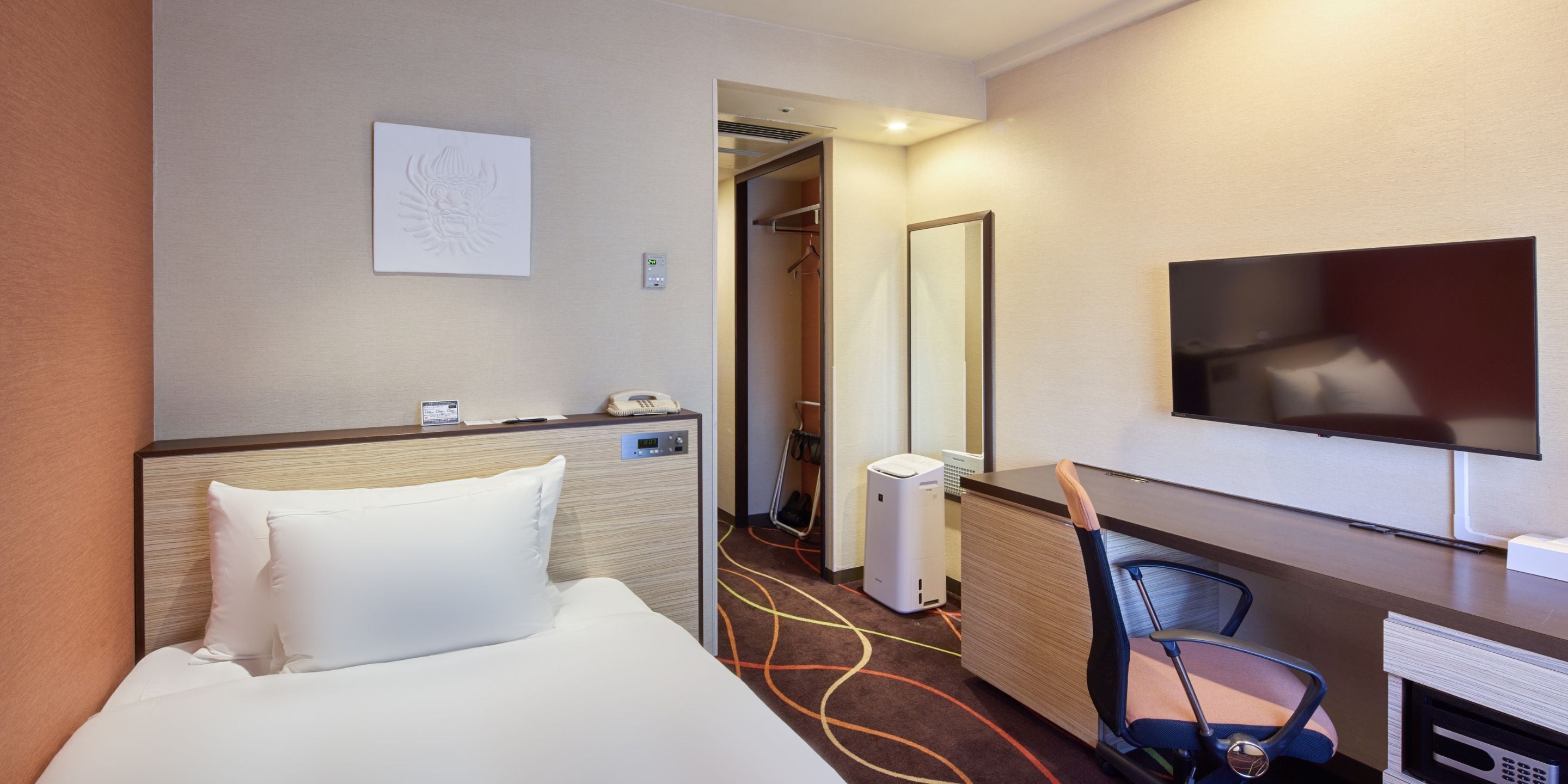 Habitación individual estándar, 1 cama individual | Edredón, caja de seguridad en la habitación y decoración personalizada 