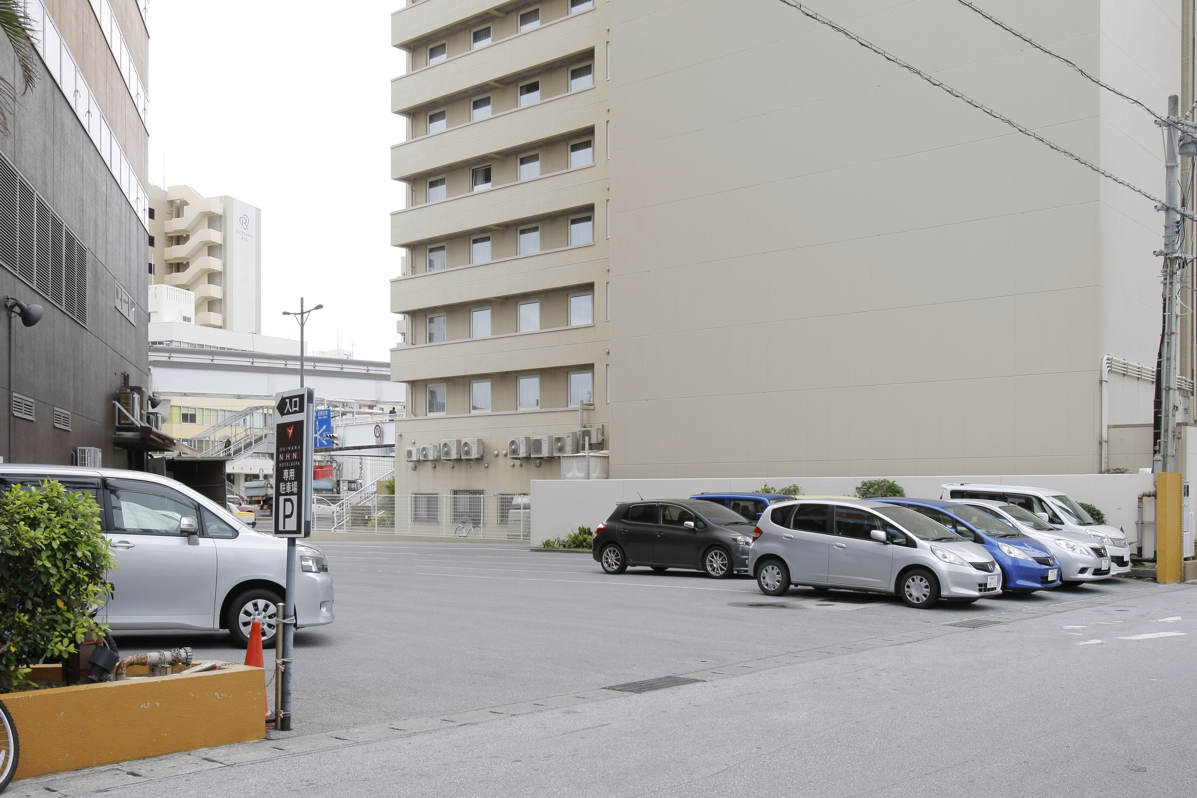 self-parking (surcharge) 1500 per night