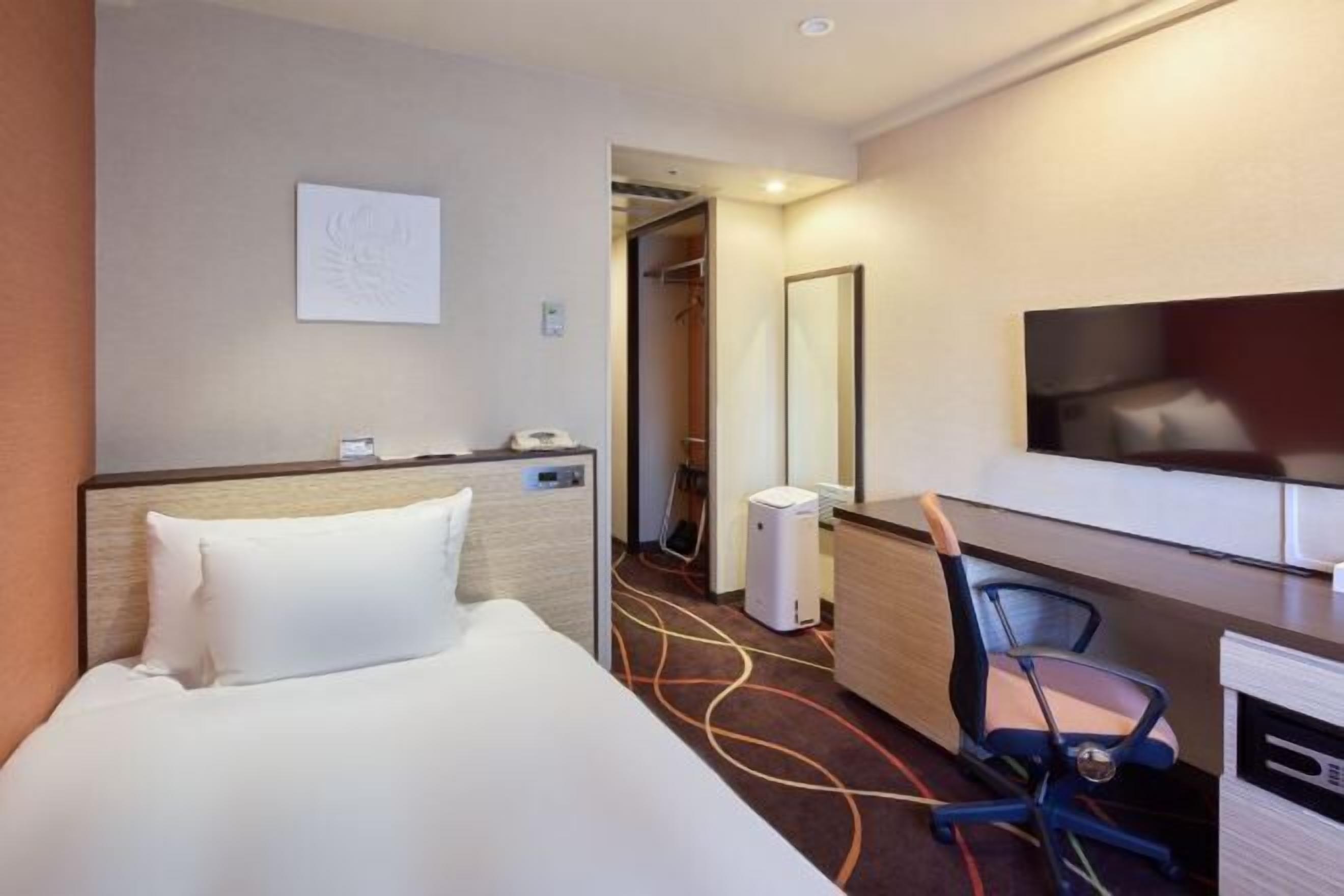 Edredón, caja de seguridad en la habitación y decoración personalizada 