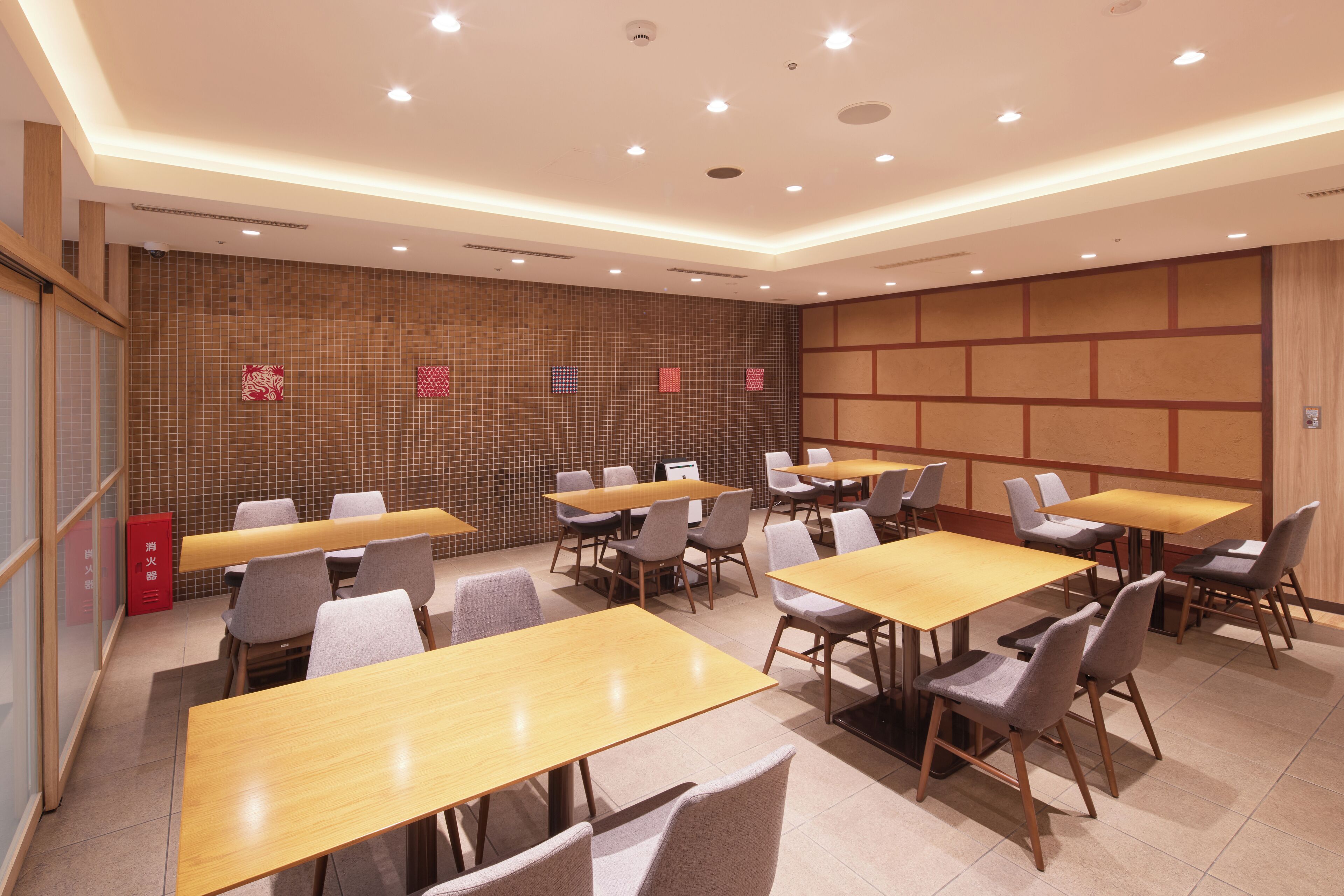 daily buffet breakfast for a fee