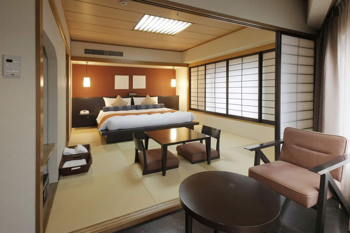 Doppia Deluxe, non fumatori (Japanese-Style Room - Neo Ryukyu) | Copriletto in piuma, una cassaforte in camera, con stile personalizzato
