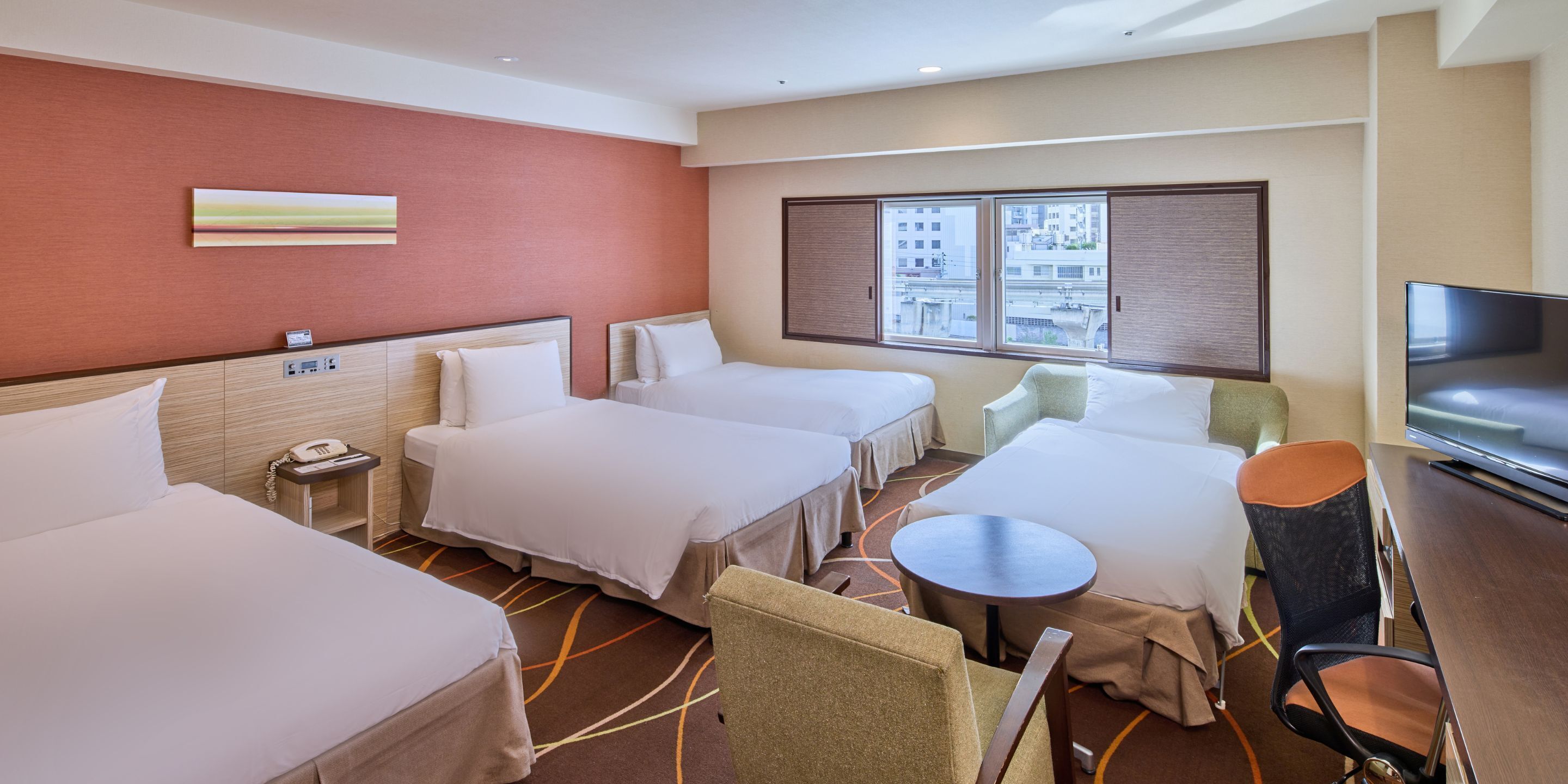 Edredón, caja de seguridad en la habitación y decoración personalizada 