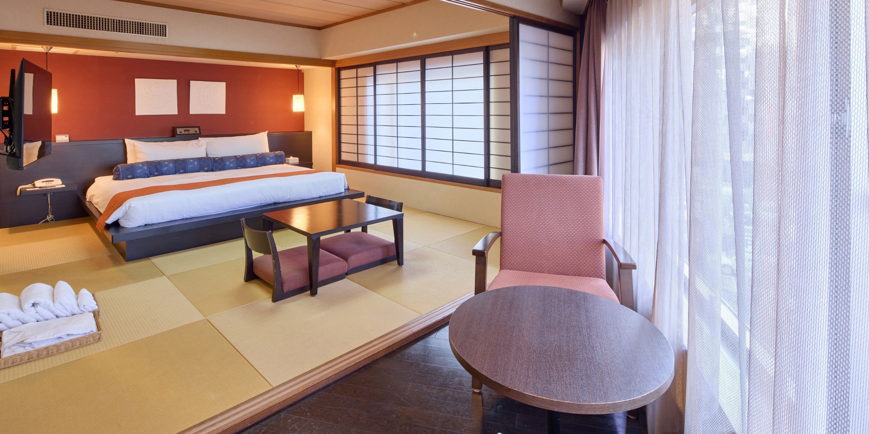 Habitación doble Deluxe, para no fumadores (Japanese-Style Room - Neo Ryukyu) | Edredón, caja de seguridad en la habitación y decoración personalizada 