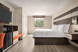 Rom – deluxe, 1 kingsize-seng, ikke-røyk | Sengetøy av topp kvalitet, skrivebord og strykejern/-brett