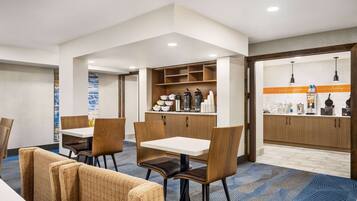 Café da manhã com buffet grátis todos os dias