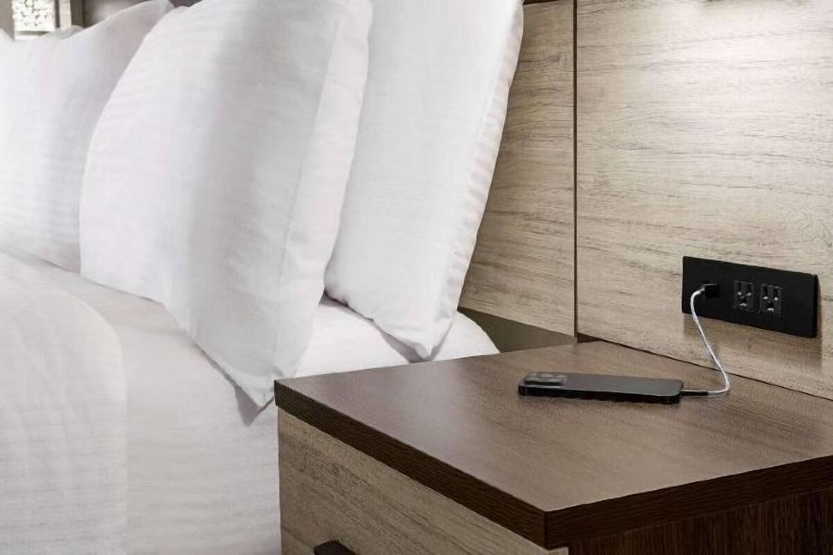 Ropa de cama de alta calidad y escritorio