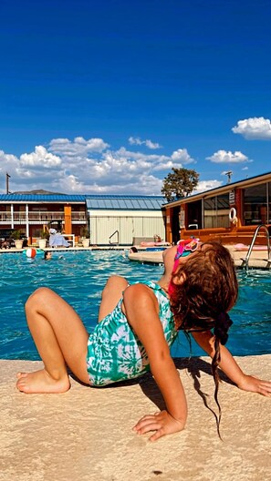 Seasonal outdoor pool, open 9:00 AM to 10:00 PM, pool umbrellas - The Classic Desert Aire Hotel (Alamogordo)