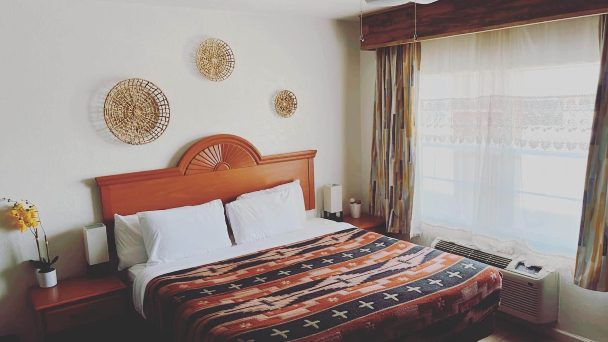 Suite, 1 Tempat Tidur King, Bebas Asap Rokok | Meja kerja, tirai kedap cahaya, setrika/meja setrika, dan Wi-Fi gratis