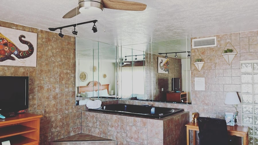 The Classic Desert Aire Hotel