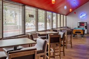 Breakfast and dinner served - Clarion Hotel (Fayetteville)