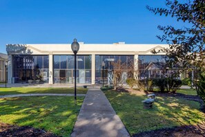 Exterior - Clarion Hotel (Fayetteville)