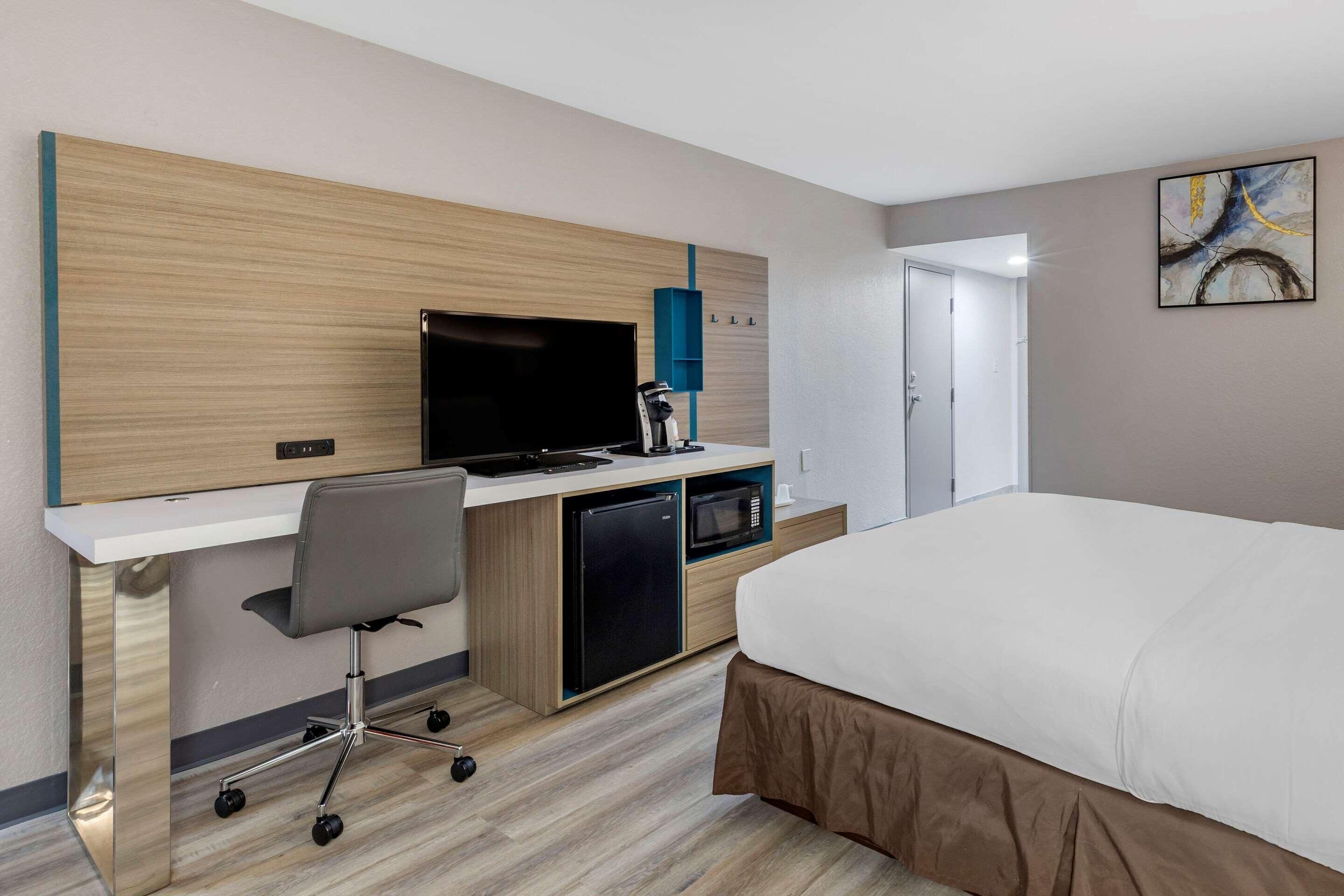 Caja de seguridad en la habitación y escritorio 