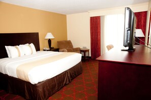 In-room safe, desk, iron/ironing board, cots/infant beds - Clarion Hotel (Fayetteville)